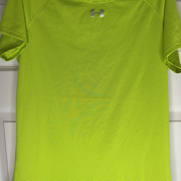Under Armour Short Sleeve Shirts Loose fit, SM/PP lime green with Bk Lines EUC - Picture 1 of 5